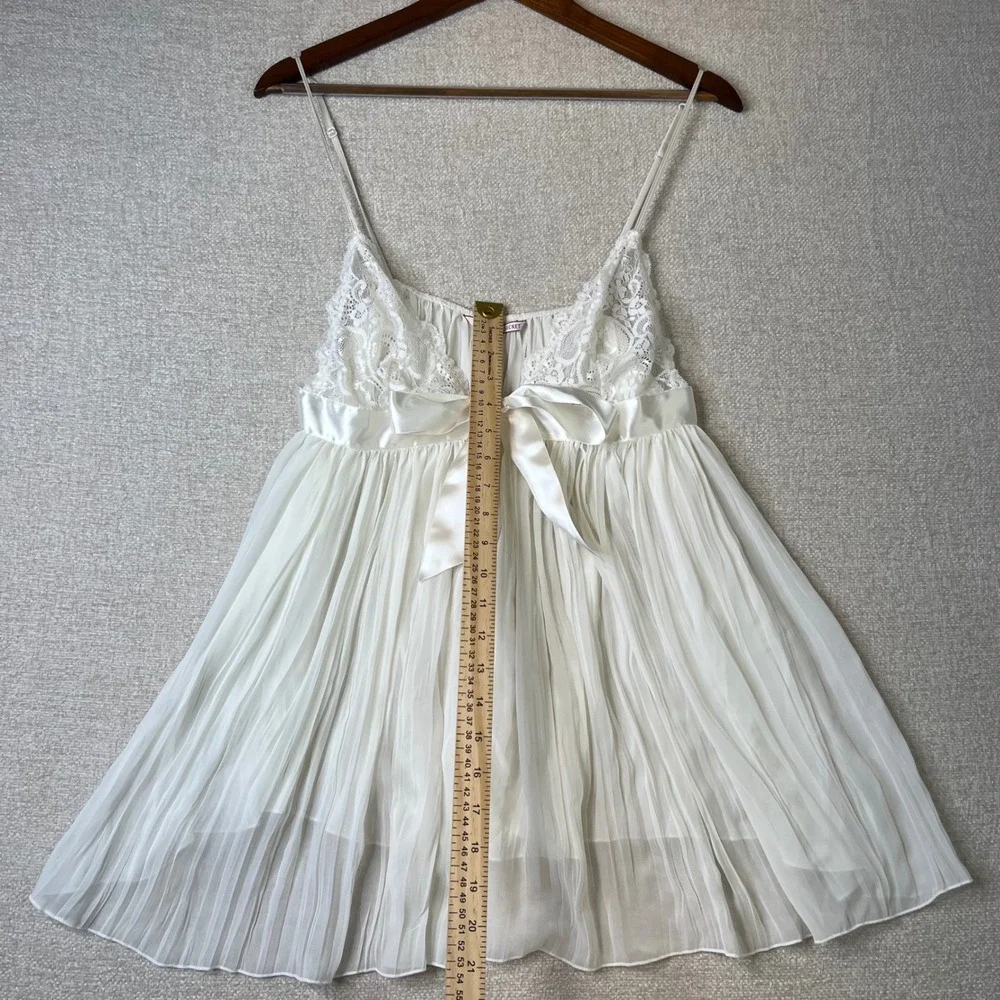 Victoria's Secret White Lace Babydoll Lingerie Chemise Bow Accent Size Large
